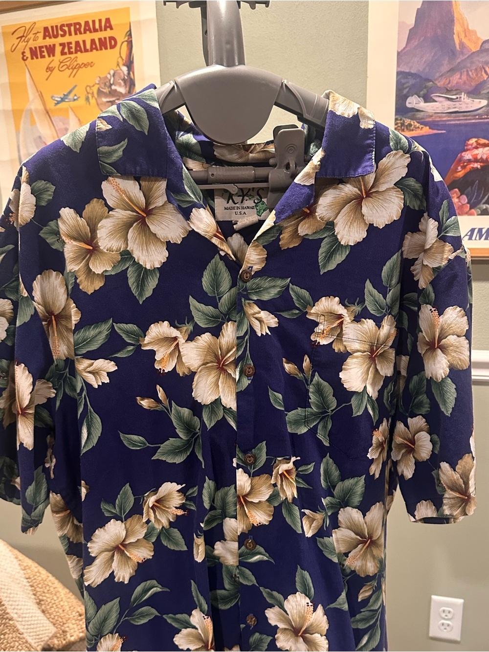 Men's Casual Floral Button-Down Shirt - Navy Blue with Cream Flowers